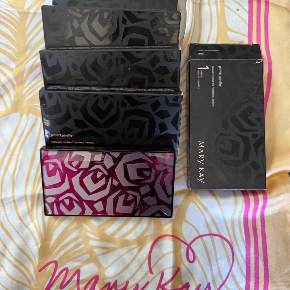 Mary Kay Rose and Black Perfect Palette—bundle of 5